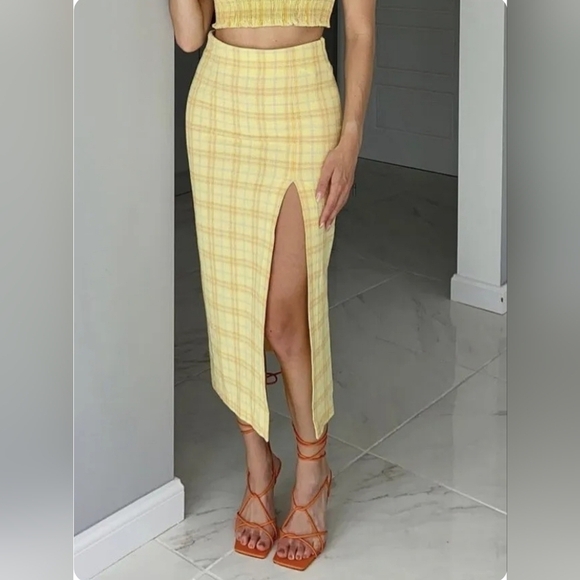 Zara SS21 Plaid Midi High Waisted Skirt Front Slit At Hem - Picture 2 of 5